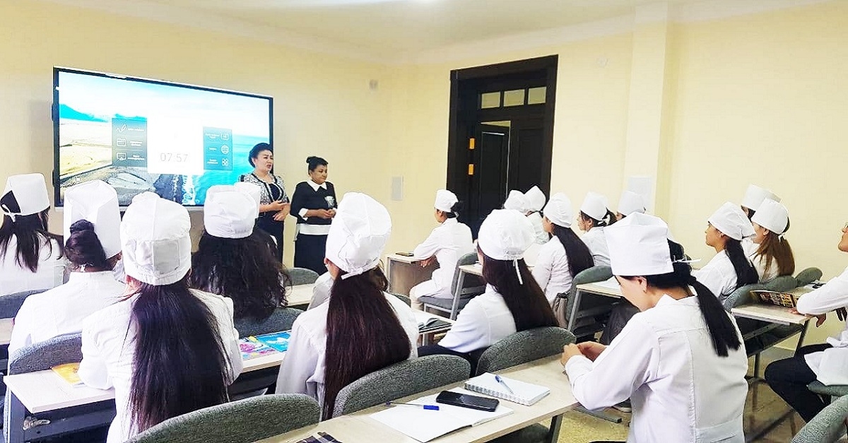 A meeting was held with female students of the institute