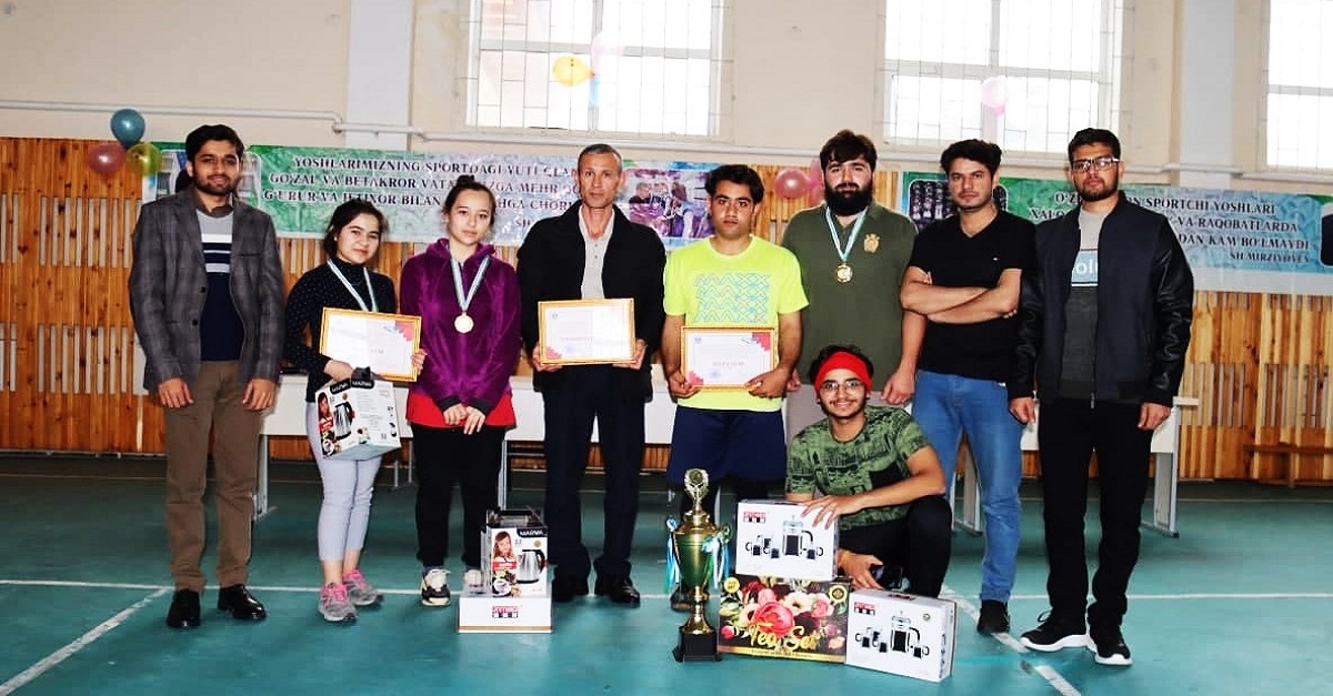 SamSMI team wins badminton tournament