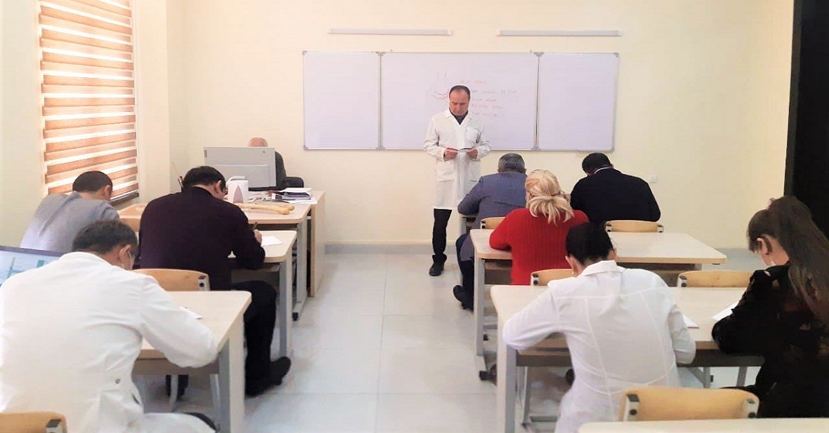 Round table on anti-corruption issues held