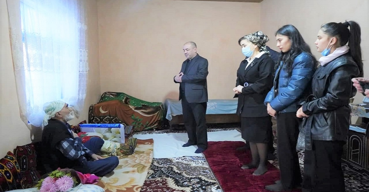 On the eve of the holiday, institute staff visited a war and labour veteran