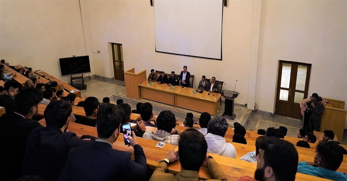 Meeting with international students at the university