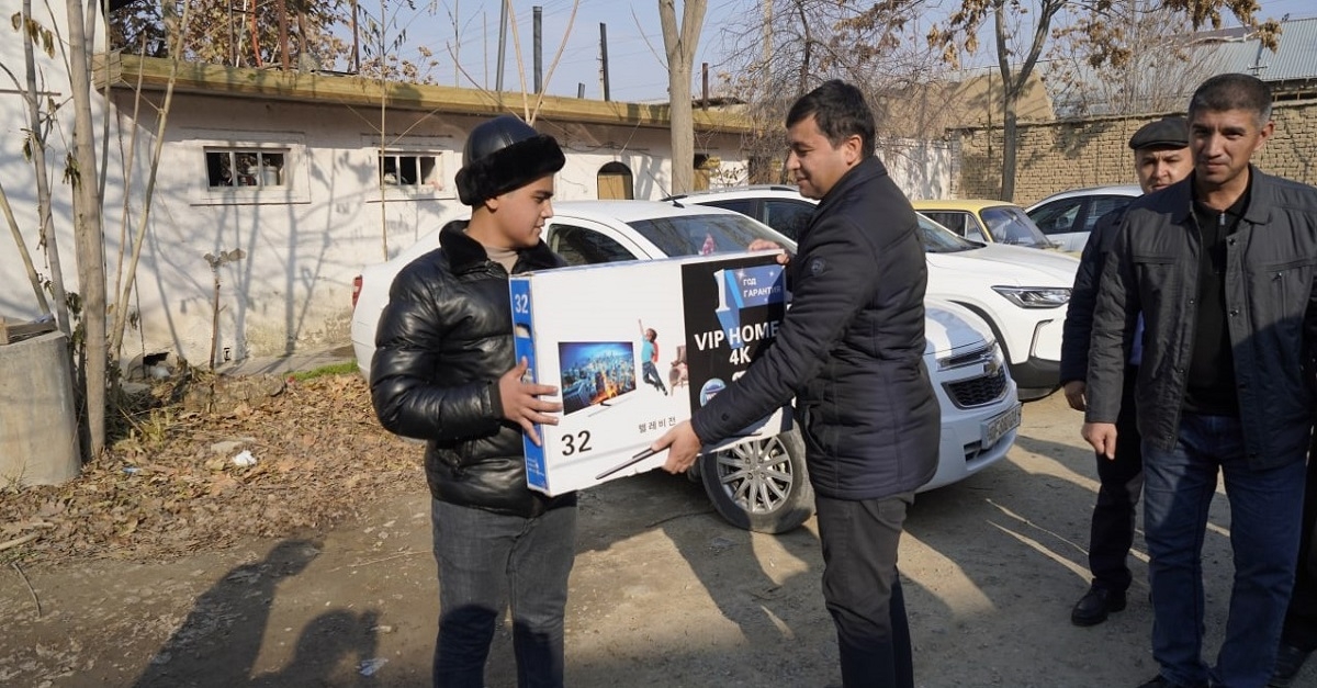 University representatives visit home-schooling pupils in Urgut district