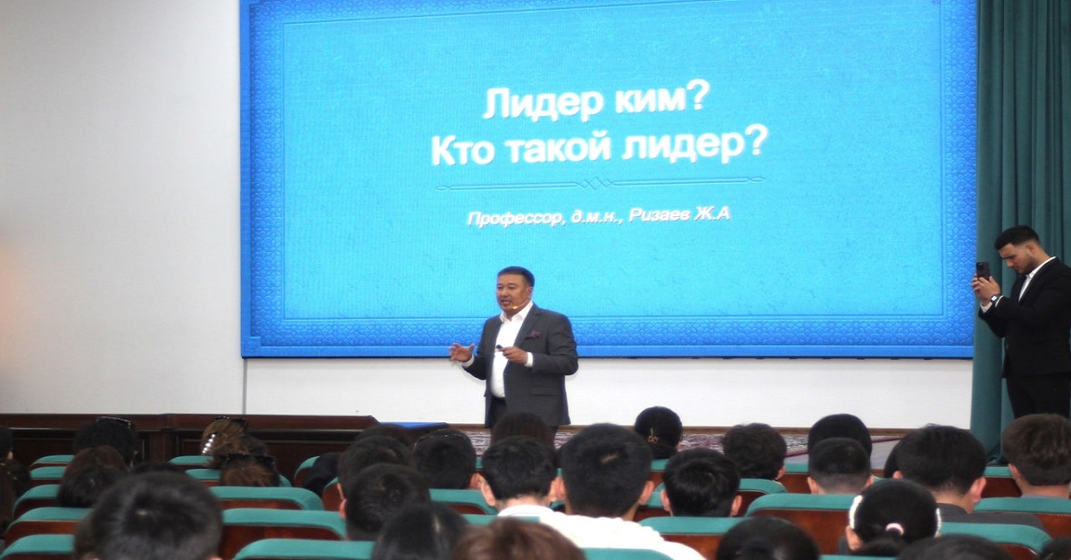 Ректор СамГМУ прочитал лекцию об основах лидерства