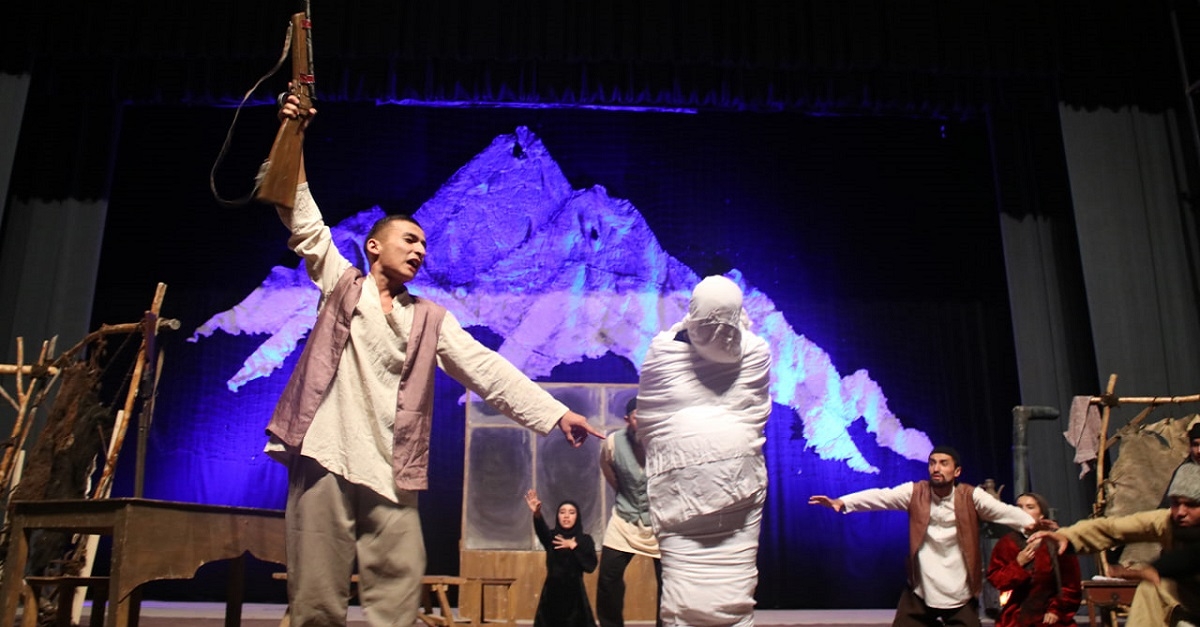 The performance of the theatre troupe of the Samarkand State Medical University 