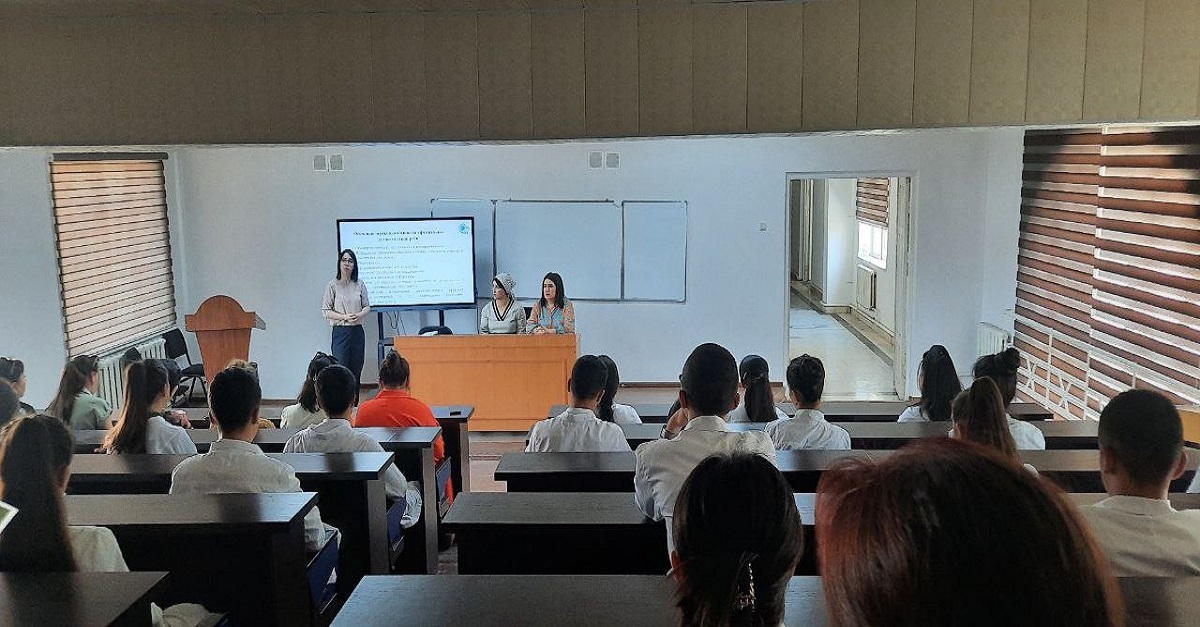   ​Field lesson on the basics of written culture in Russian for graduates and teachers of the academic lyceum of the Samarkand State Medical University