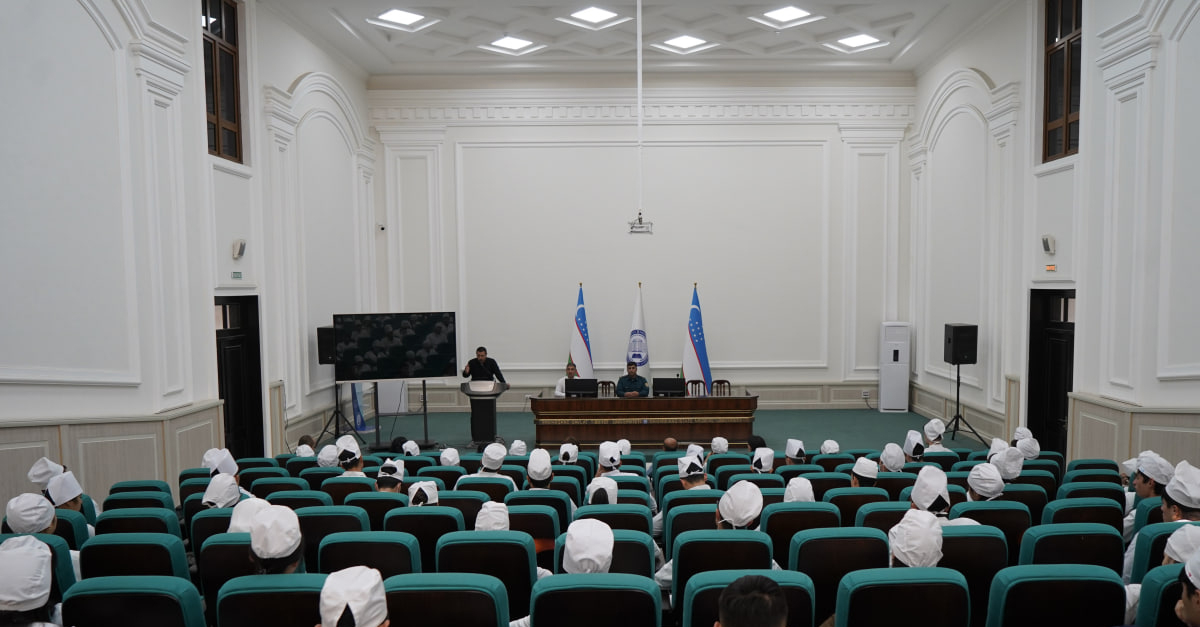 Meeting with students on countering religious extremism and terrorism