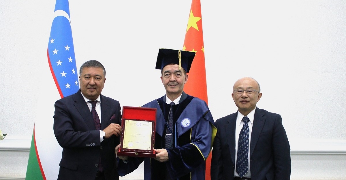 The Rector of Xinjiang Medical University was awarded the title of Honorary Professor of Samarkand State Medical University