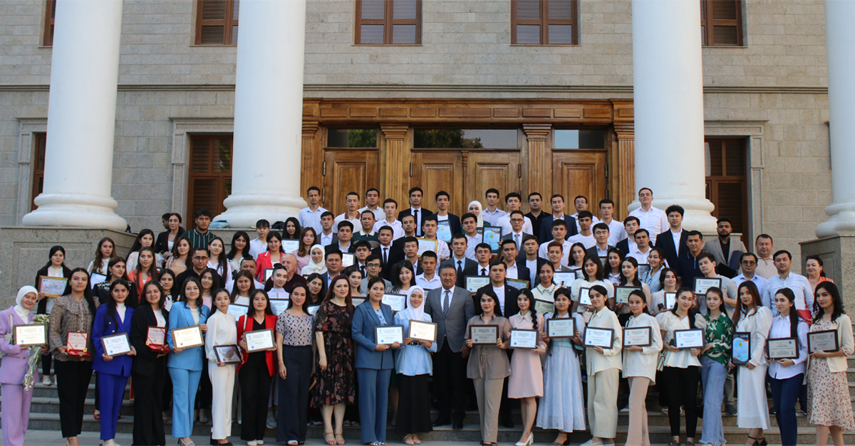 Rector held a meeting with gifted students of Samarkand State Medical University